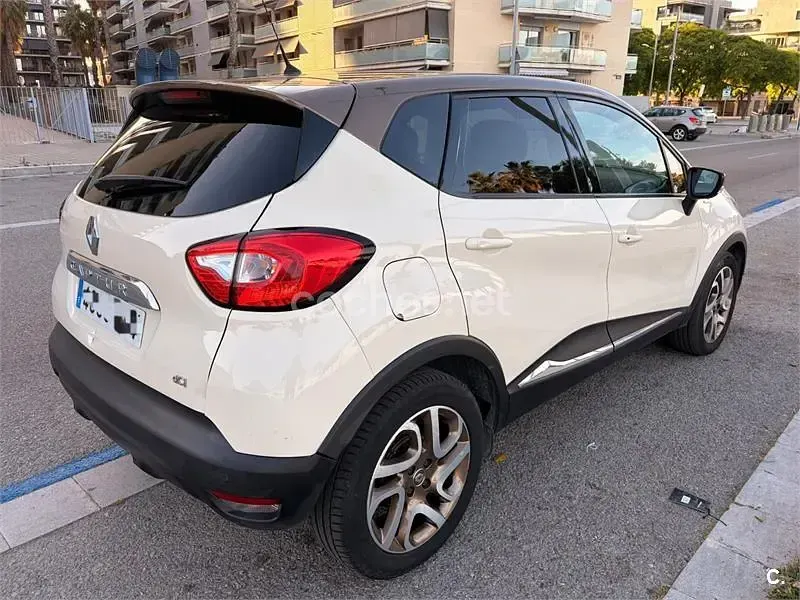 Usado Renault Captur Intens 90 CV (66 kW) 2016 Beige SUV