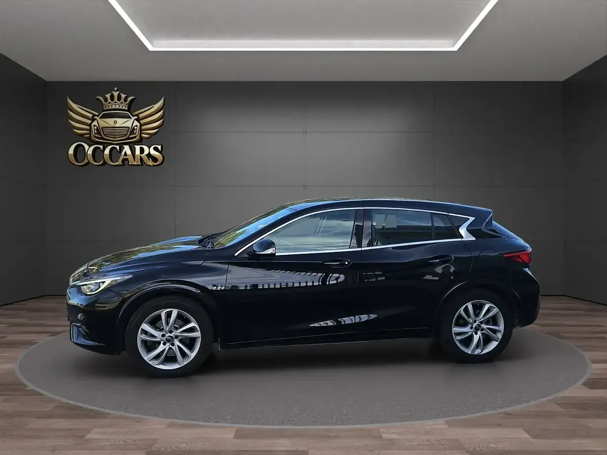 Usado Infiniti Q30 Premium 170 CV (125 kW) 2018 Negro