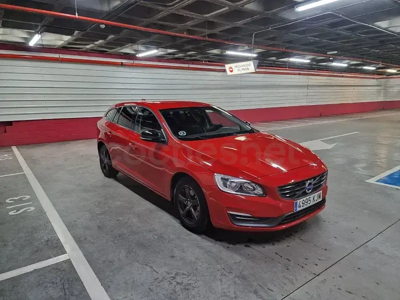 Usado Volvo V60 R-Design Kinetic 115 CV (84 kW) 2014 Rojo Familiar