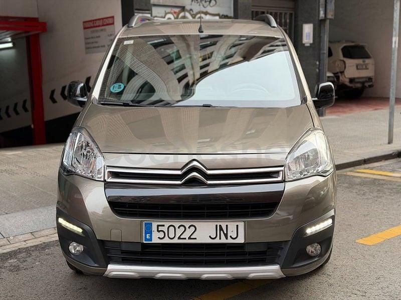 Usado Citroën Berlingo Feel 100 CV (73 kW) 2016 Marrón Monovolumen