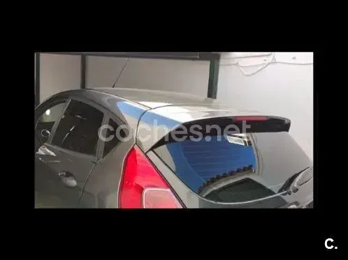 Usado Ford Fiesta Trend 82 CV (60 kW) 2015 Gris / plata Utilitario