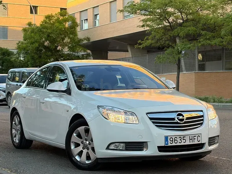 Usado Opel Insignia Cosmo 130 CV (95 kW) 2011 Blanco Berlina