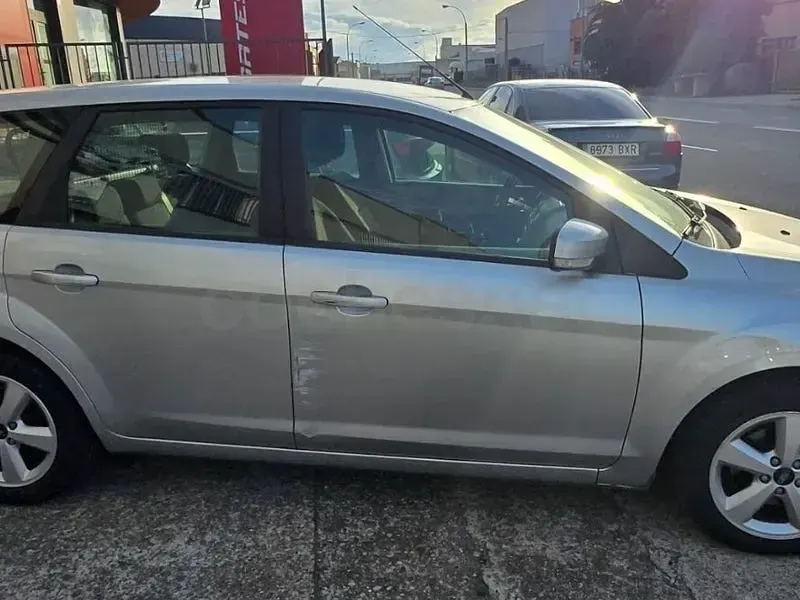 Usado Ford Focus Trend 109 CV (80 kW) 2008 Gris / plata Familiar