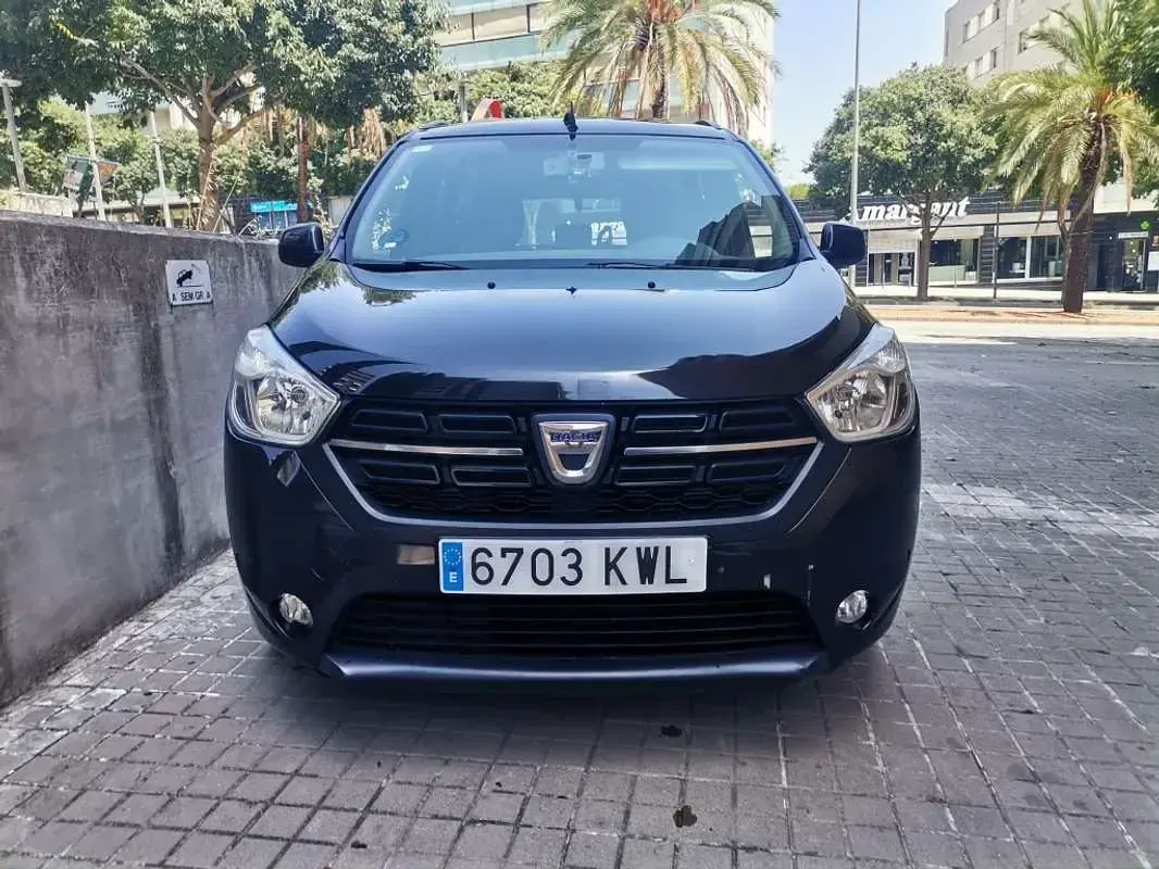 Usado Dacia Lodgy Comfort 102 CV (75 kW) 2019 Negro Monovolumen