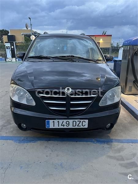 Usado Ssangyong (KGM) Rodius 165 CV (121 kW) 2006 Negro Monovolumen