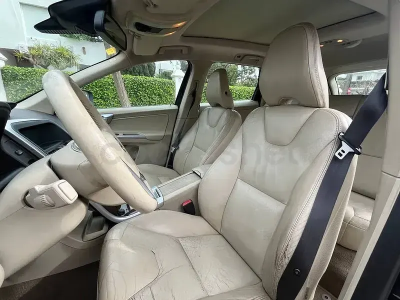 Käytetty Volvo XC60 Summum 175 HP (128 kW) 2010 Musta Katumaasturi