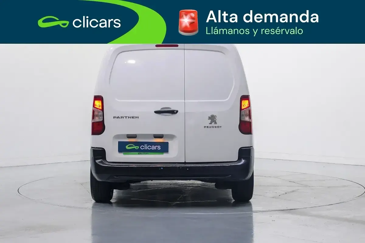 Usado Peugeot Partner Premium 100 CV (73 kW) 2022 Blanco Monovolumen