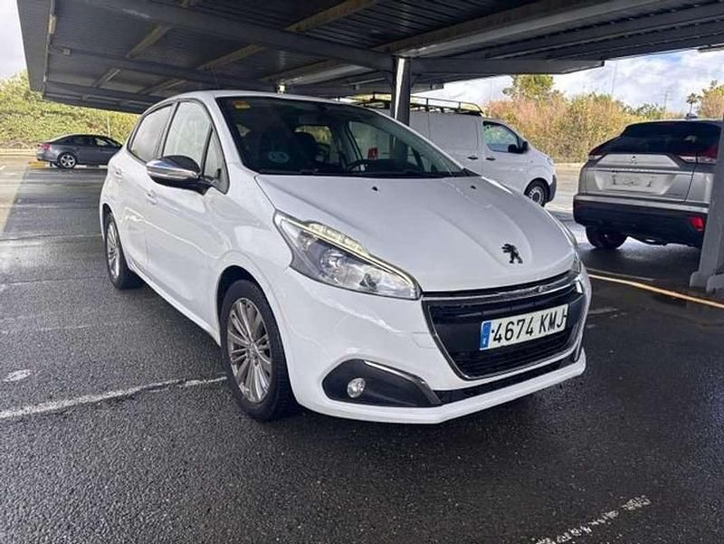Usado Peugeot 208 Style 82 CV (60 kW) 2018 Blanco Utilitario