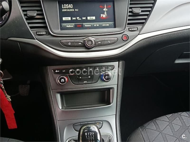 Usado Opel Astra Selective 110 CV (80 kW) 2019 Blanco Berlina