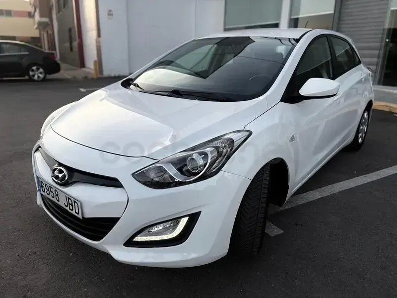Usado Hyundai i30 Base 90 CV (66 kW) 2015 Blanco Berlina