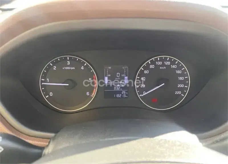 Usado Hyundai i20 90 CV (66 kW) 2016 Negro Berlina