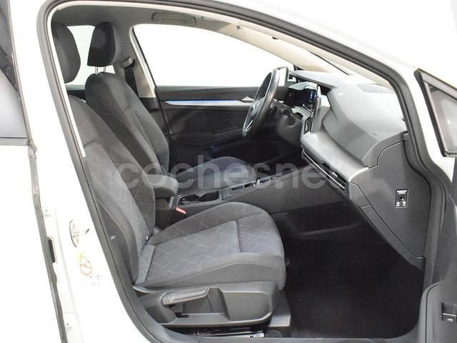 Usado VW Golf VIII Life 110 CV (80 kW) 2022 Blanco Familiar