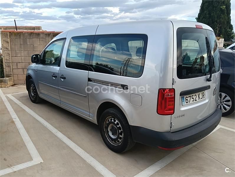 Usado VW Caddy Maxi Trendline 102 CV (75 kW) 2018 Gris / plata Monovolumen