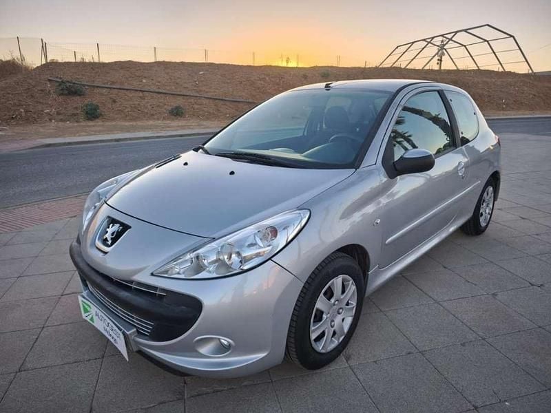 Usado Peugeot 206+ 60 CV (44 kW) 2010 Gris Utilitario