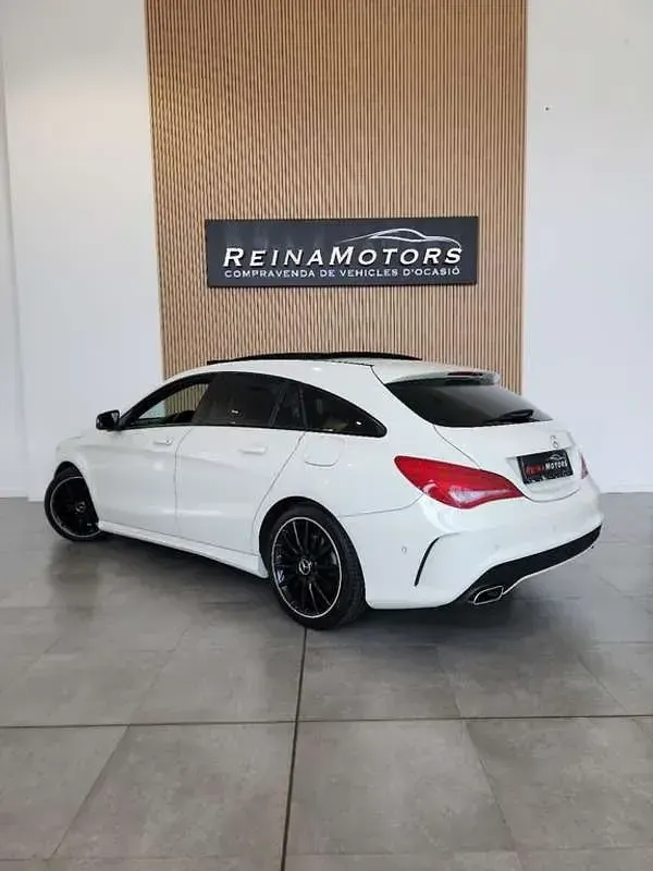 Usado Mercedes CLA200 Shooting Brake AMG line 156 CV (114 kW) 2015 Blanco Familiar