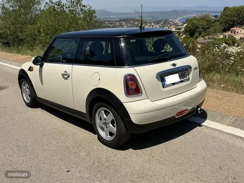 Usado Mini Cooper 123 CV (90 kW) 2011 Beige Utilitario
