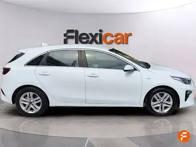 Usado Kia Ceed 120 CV (88 kW) 2021 Blanco Utilitario