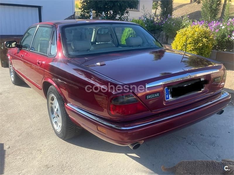 Usado Jaguar XJ 216 CV (158 kW) 1996 Granate Berlina