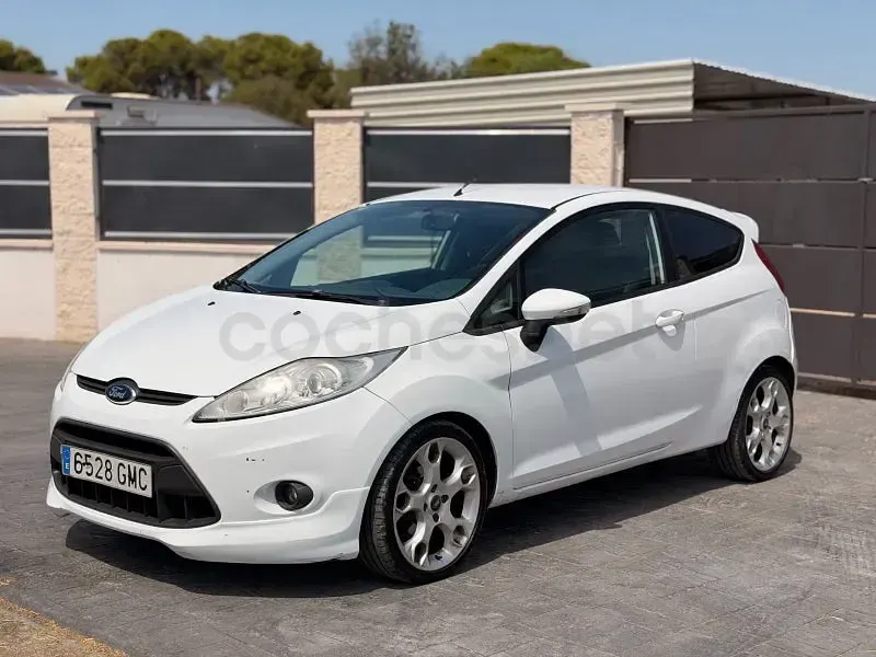 Usado Ford Fiesta Sport 90 CV (66 kW) 2009 Blanco Utilitario