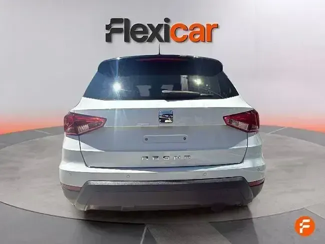 Usado Seat Arona Style 110 CV (80 kW) 2021 Blanco SUV