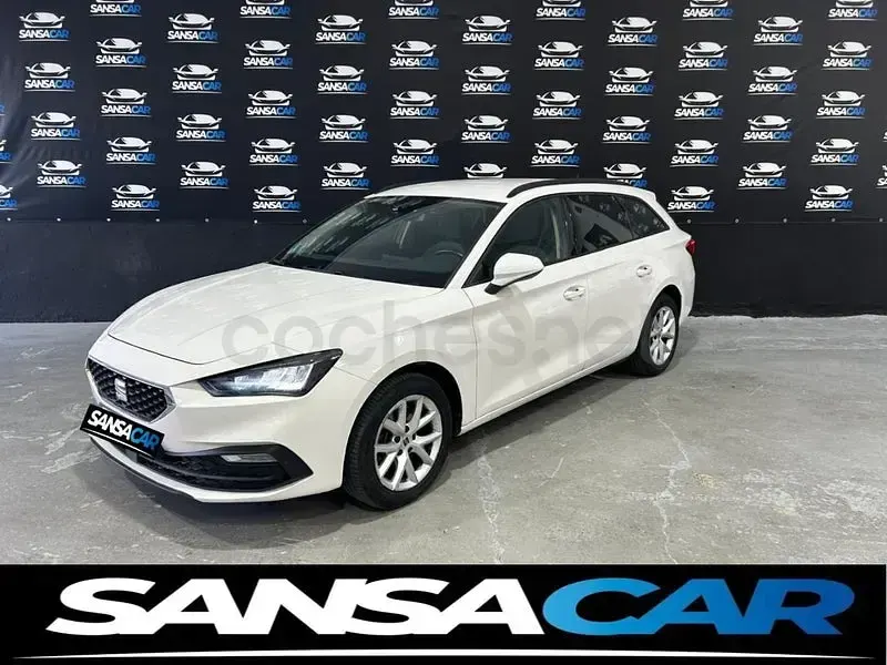 Usado Seat Leon Style 150 CV (110 kW) 2021 Blanco Familiar