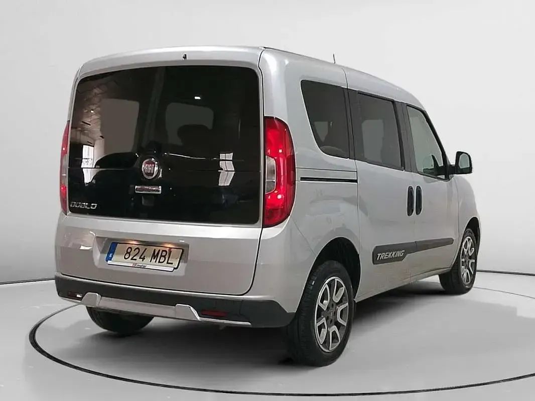 Usado Fiat Doblò Trekking 121 CV (88 kW) 2022 Gris Monovolumen