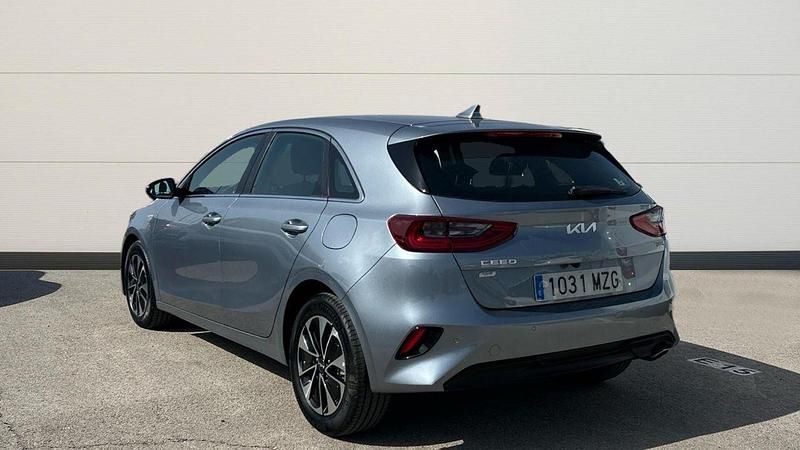 Usado Kia Ceed 100 CV (73 kW) 2025 Gris Utilitario