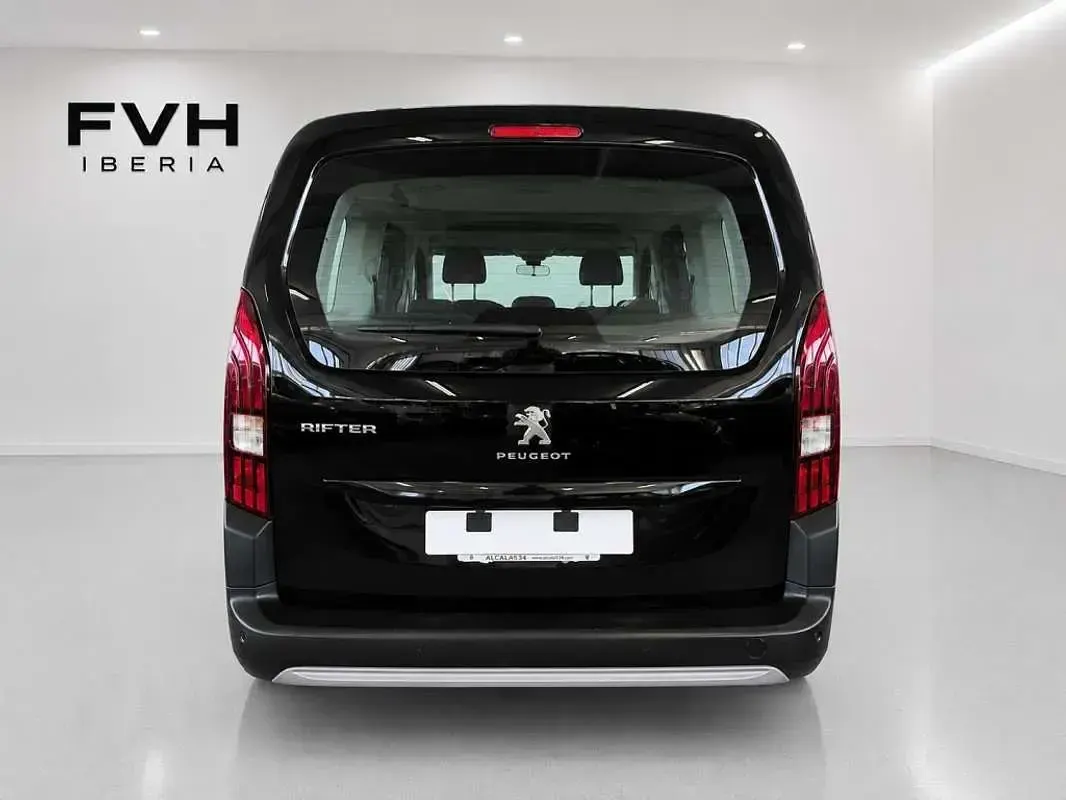 Usado Peugeot Rifter Allure 102 CV (75 kW) 2023 Negro Monovolumen