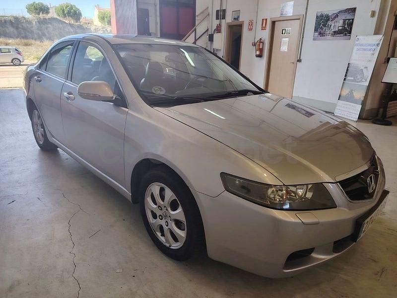 Usado Honda Accord Executive 140 CV (102 kW) 2005 Gris / plata Berlina