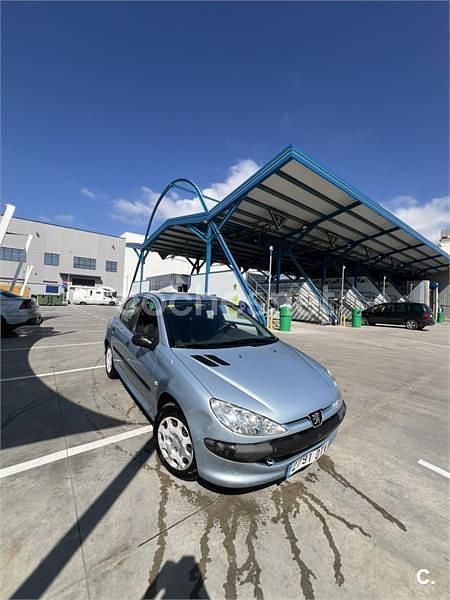 Usado Peugeot 206 75 CV (55 kW) 2005 Gris / plata Berlina