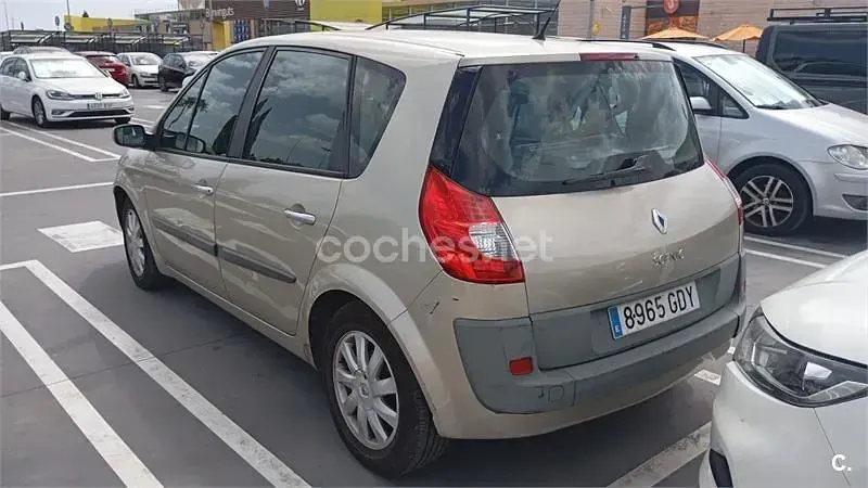 Usado Renault Scénic II Privilege 150 CV (110 kW) 2008 Beige Monovolumen