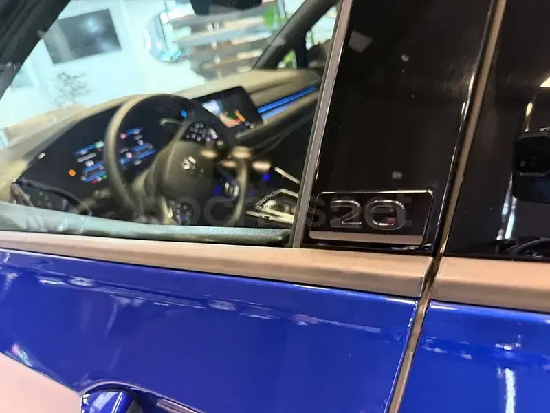Usado VW Golf VIII R 333 CV (244 kW) 2024 Azul Berlina