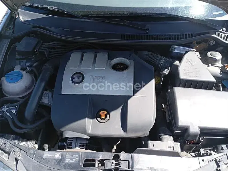 Usado Seat Ibiza Stella 75 CV (55 kW) 2005 Gris / plata Utilitario