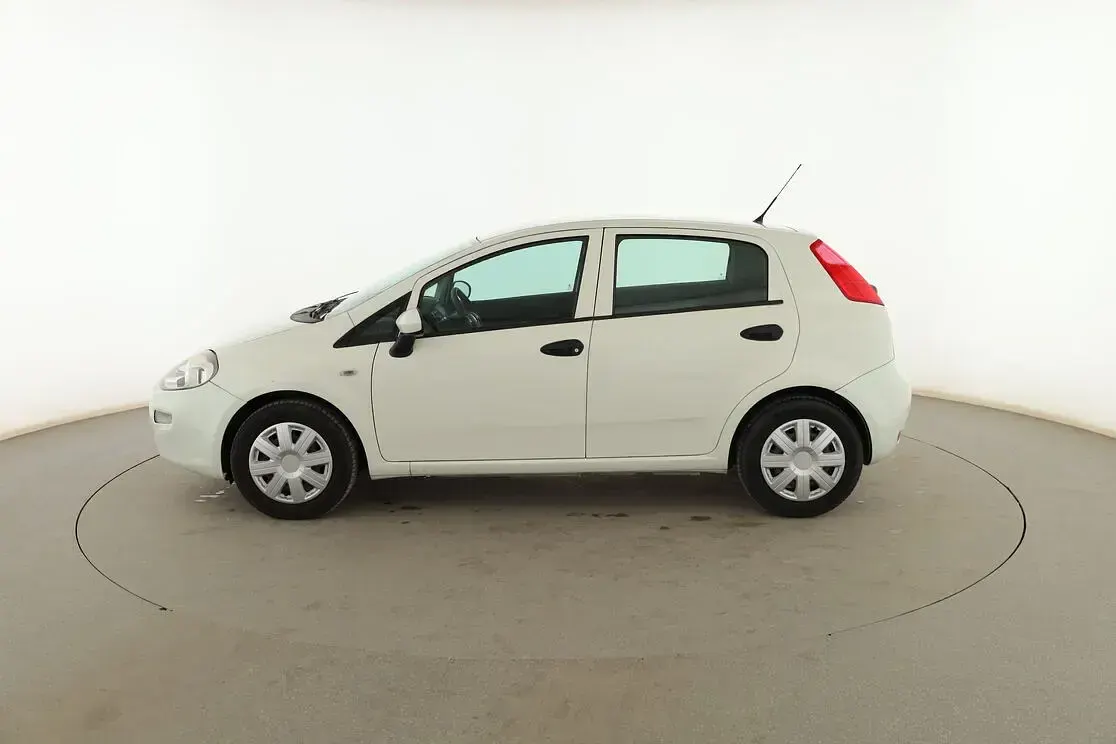 Usado Fiat Punto Easy 70 CV (51 kW) 2016 Blanco Utilitario