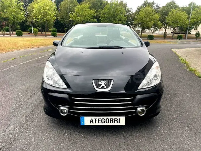 Usado Peugeot 307 CC 136 CV (100 kW) 2008 Negro Descapotable