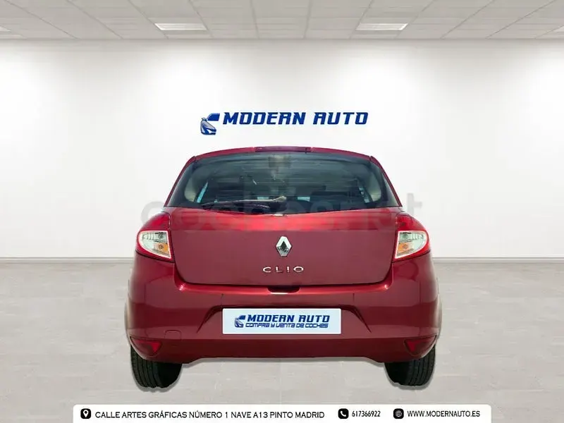 Usado Renault Clio II Expression 75 CV (55 kW) 2011 Granate Berlina