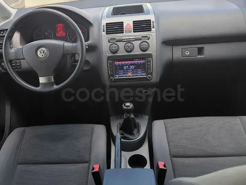 Usado VW Touran Edition 105 CV (77 kW) 2010 Beige Monovolumen