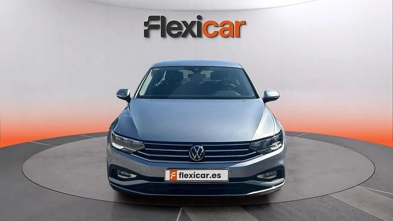 Usado VW Passat Business 122 CV (89 kW) 2020 Gris Berlina