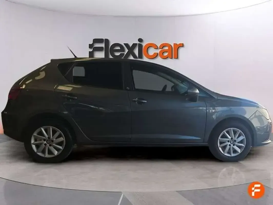 Usado Seat Ibiza Reference 90 CV (66 kW) 2018 Gris Utilitario
