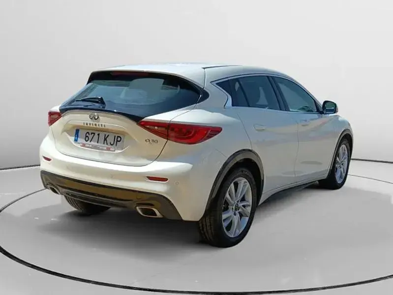 Usado Infiniti Q30 Premium 109 CV (80 kW) 2018 Blanco Berlina