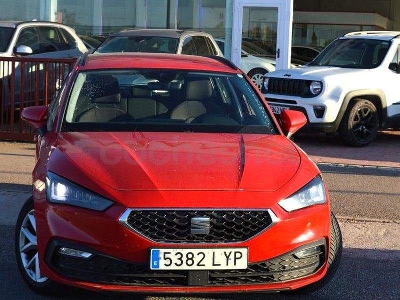 Usado Seat Leon Reference 115 HP (84 kW) 2022 Vermelho Carrinha