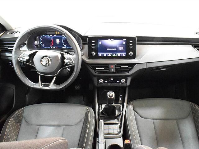 Usado Skoda Scala Selection 95 CV (69 kW) 2024 Azul Utilitario