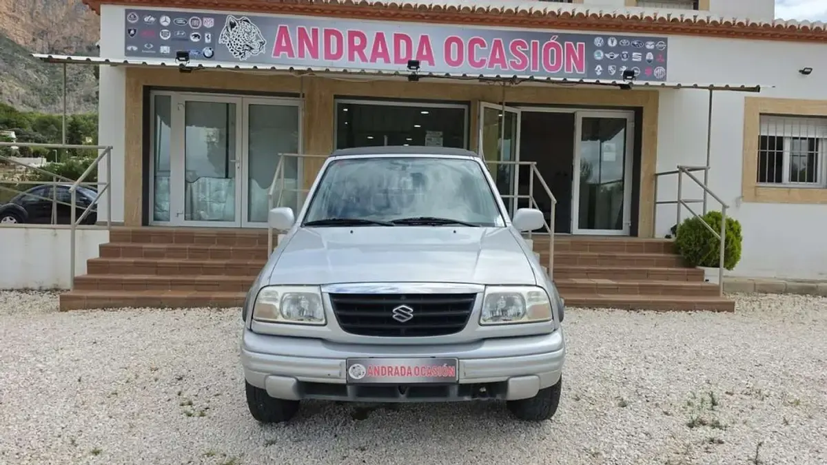 Usado Suzuki Grand Vitara 128 CV (94 kW) 2002 Gris SUV