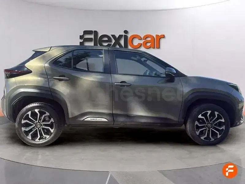Usado Toyota Yaris Cross Active 116 CV (85 kW) 2023 Gris / plata SUV