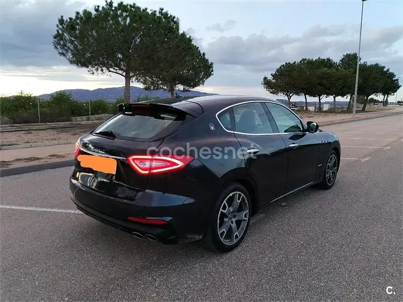 Usado Maserati Levante 275 CV (202 kW) 2021 Negro SUV