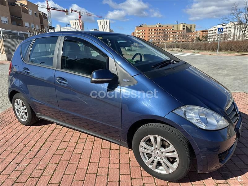Usado Mercedes A180 Elegance 116 CV (85 kW) 2010 Azul Monovolumen