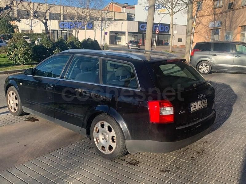 Usado Audi A4 130 CV (95 kW) 2003 Negro Familiar