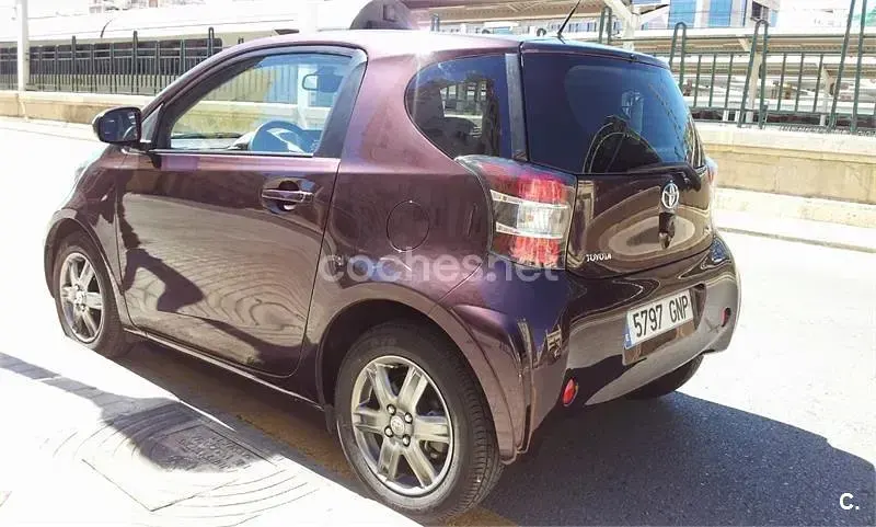 Usado Toyota iQ 68 CV (50 kW) 2009 Violeta / lila Utilitario