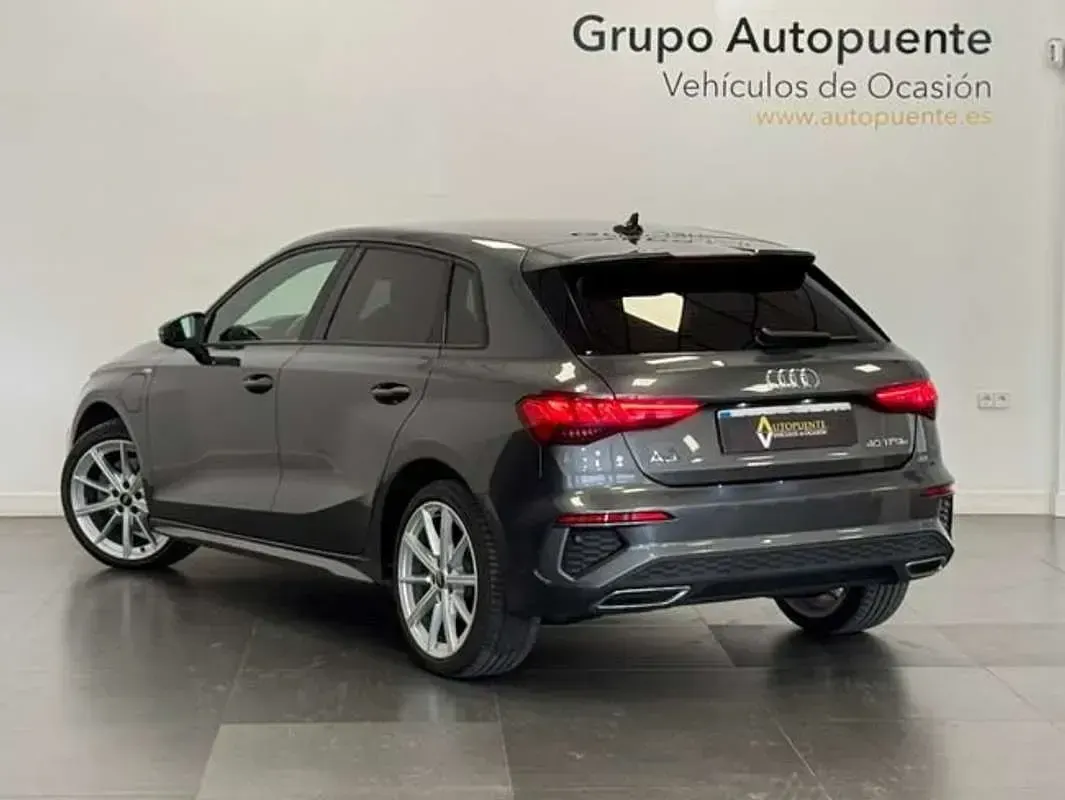 Usado Audi A3 S-Line 204 CV (150 kW) 2022 Gris Berlina