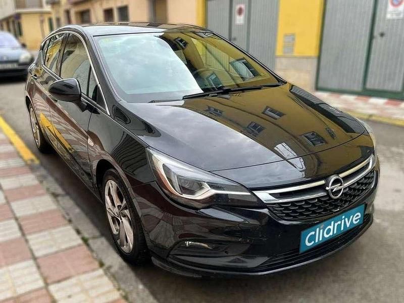 Usado Opel Astra Dynamic 110 CV (80 kW) 2016 Negro Familiar